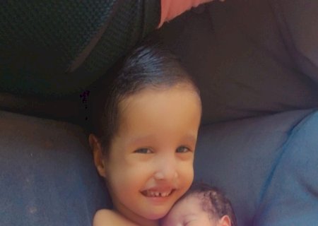 Menino tem uma síndrome rara e precisa de cuidados especiais