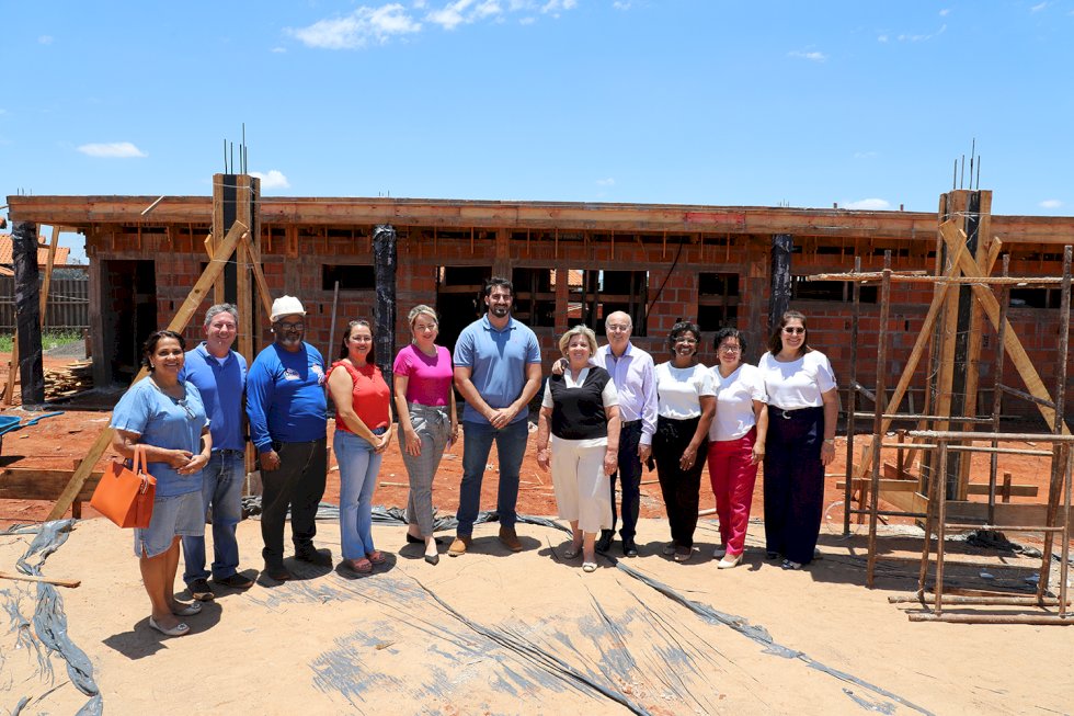 Gilberto Garcia visita construções de duas novas escolas e vistoria unidades em reforma e ampliação