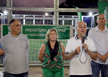 Prefeito realiza entrega de arena esportiva e veículos para município