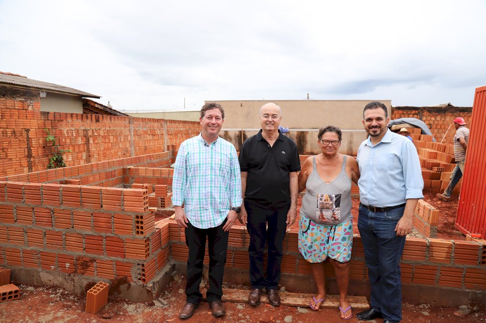 Prefeitura dá início às obras de 8 novas moradias populares