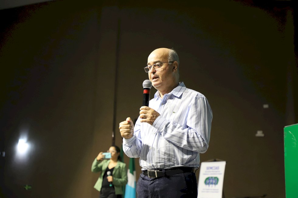 Jovens aprendizes recebem certificados de conclusão de curso