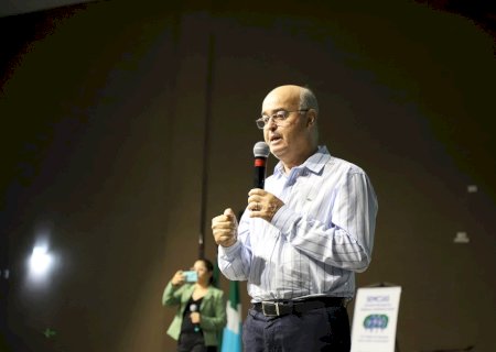 Jovens aprendizes recebem certificados de conclusão de curso