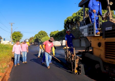 Avenida Alcides Menezes ganha restauração asfáltica