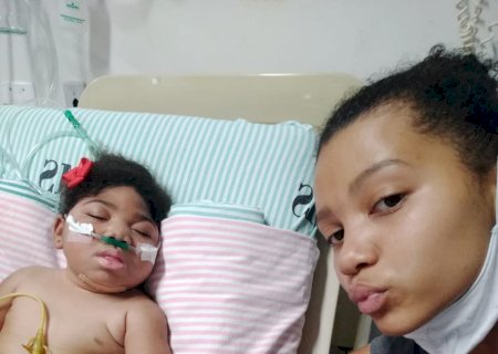 Bebê com microcefalia e paralisia cerebral precisa de ajuda