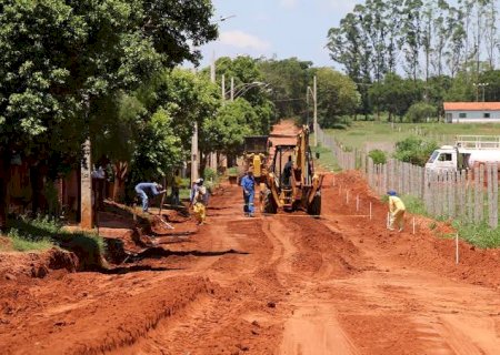 Com drenagem concluída, obra de pavimentação é iniciada na rua Gracindo Abílio