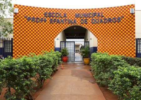Gilberto Garcia autoriza construção do anfiteatro da Escola Municipal Efantina de Quadros
