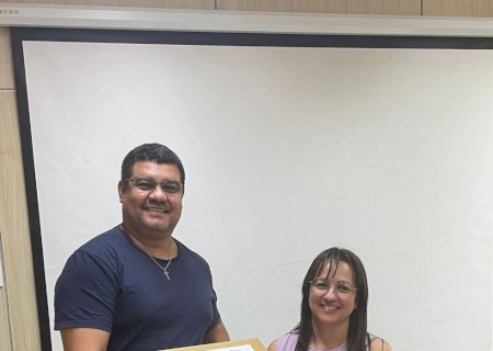 Prefeitura de Nova Andradina fortalece infraestrutura educacional com a entrega de equipamentos de projeção audiovisual
