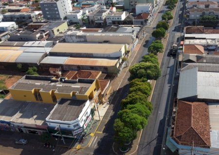 Avenida Moura Andrade recebe serviços de sinalização viária nesta quarta-feira (27)