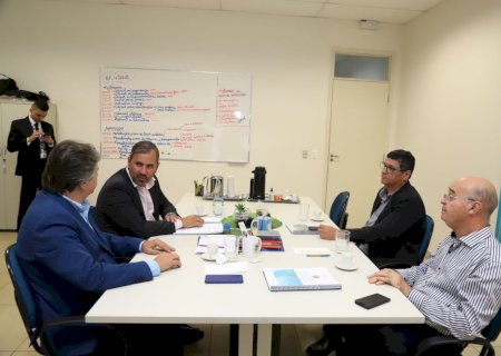 Gilberto Garcia comemora anúncio do Curso de Engenharia Civil para a UEMS de Nova Andradina