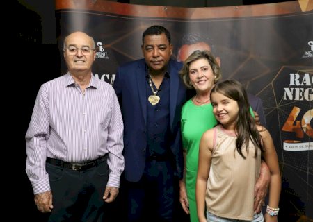 Noite memorável: Show do Raça Negra atrai público recorde em Nova Andradina