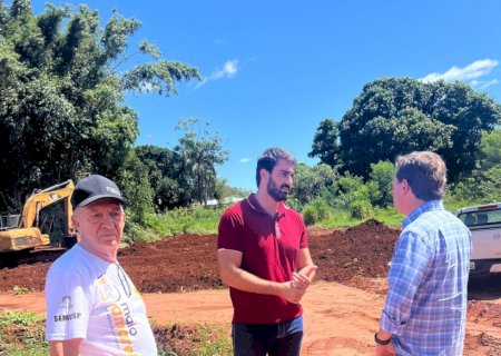 Prefeitura inicia construção de praça no bairro Pedro Pedrossian