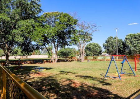 Praça Vilson Fabrício Matos passa por reforma e ganha novo visual