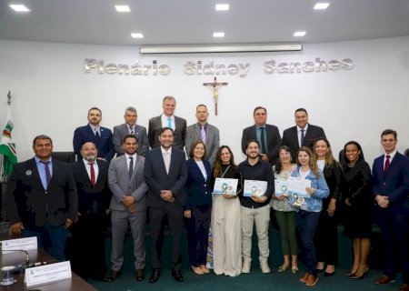 Abril Azul encerra com sessão solene permeada por homenagens e lições de empatia em Nova Andradina